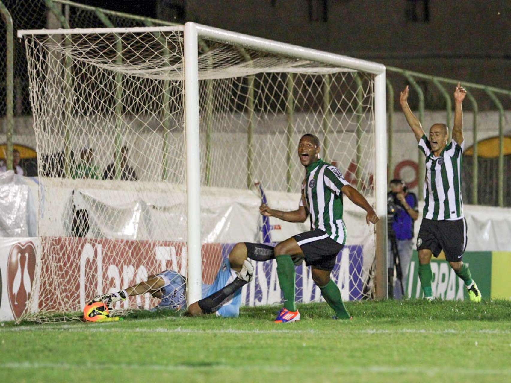 Coxa vence Sousa e elimina jogo de volta 