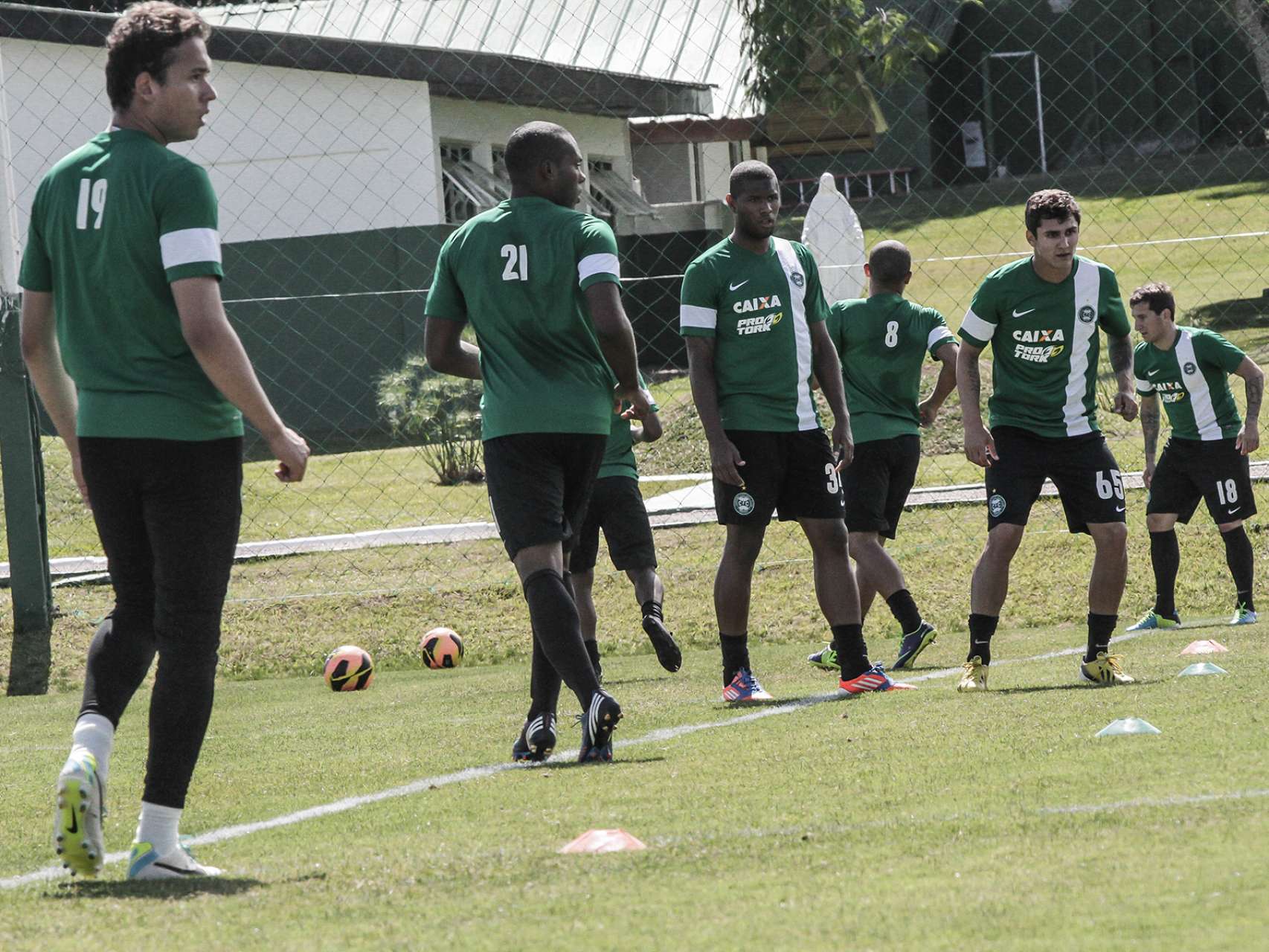 Coxa se reapresenta em dois per�odos