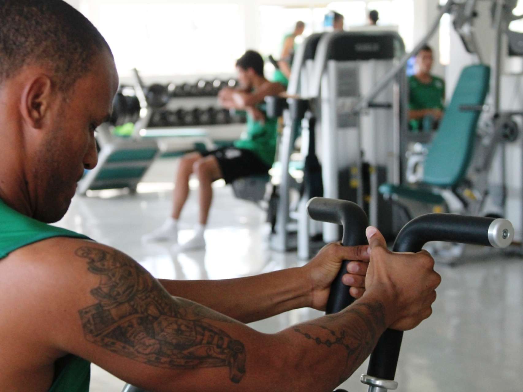Atletas n�o relacionados se reapresentam no CT da Graciosa
