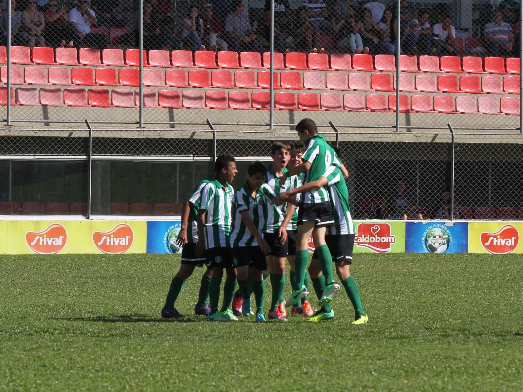 Coxa vence no EFIPAN