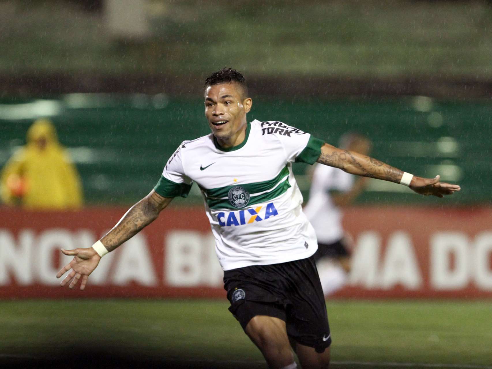 J�nior Urso deixa o Coritiba