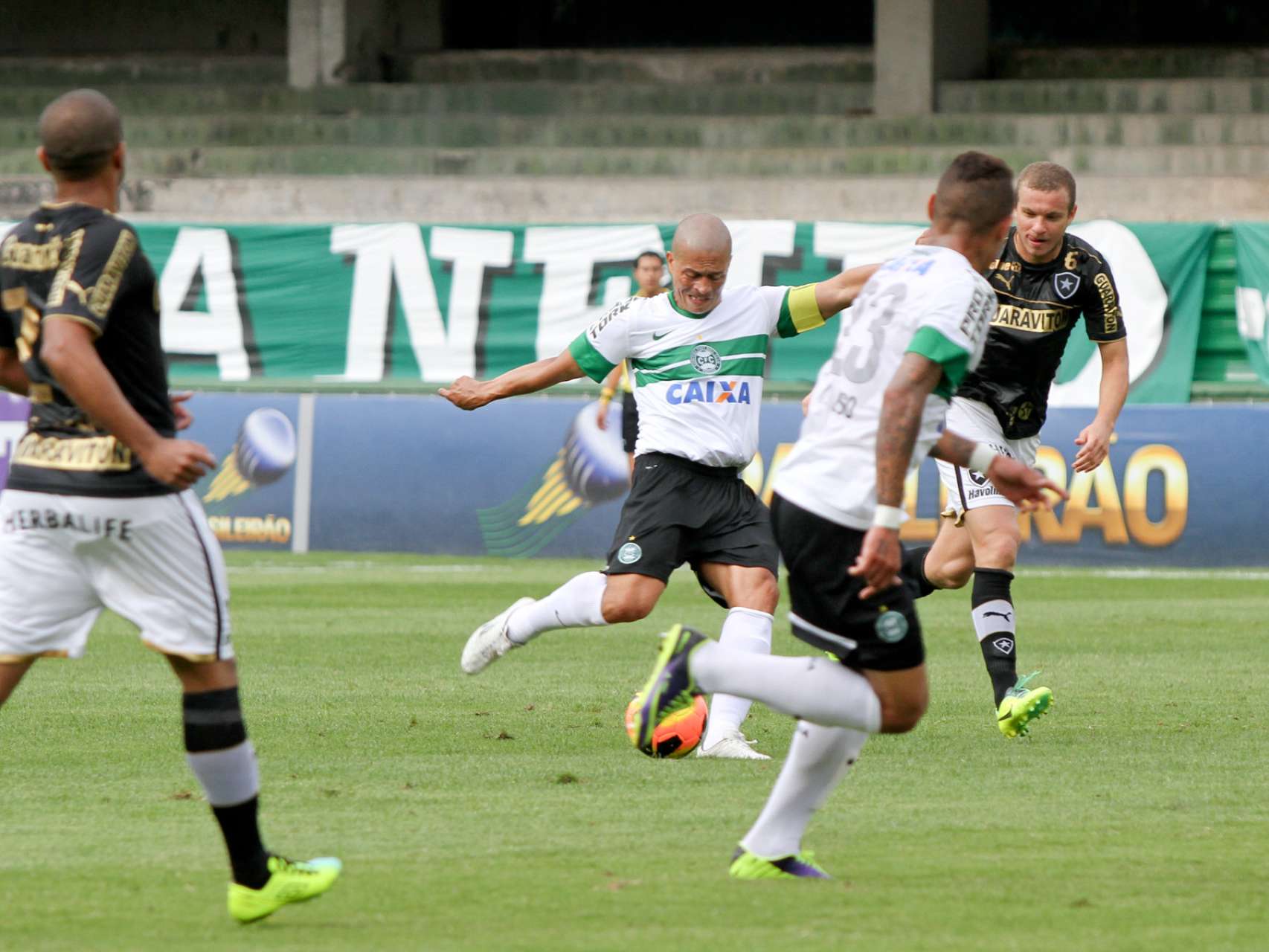 Com gol, Alex faz hist�ria pelo Coxa