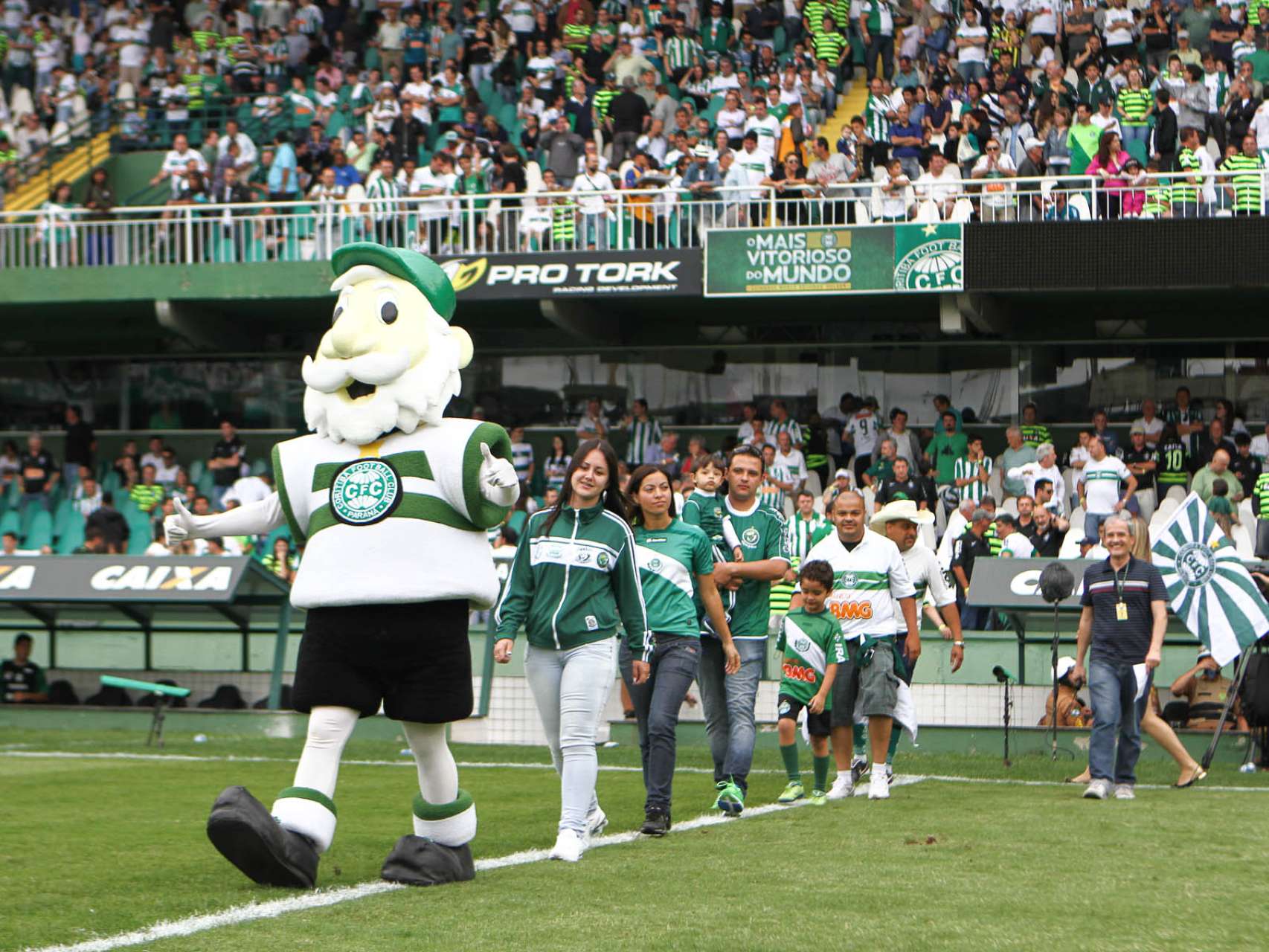 S�cios entram em campo
