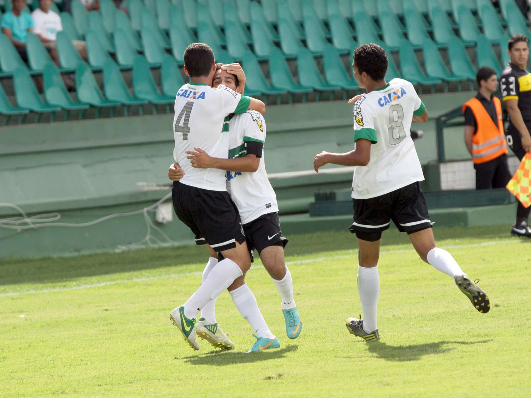 Sub-18 larga na frente