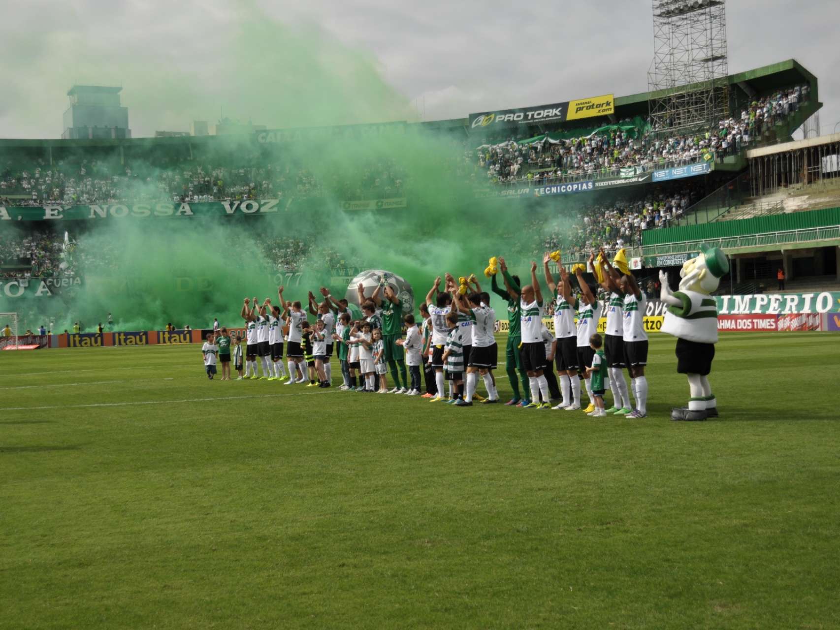 Mascotinhos no Para-Tiba