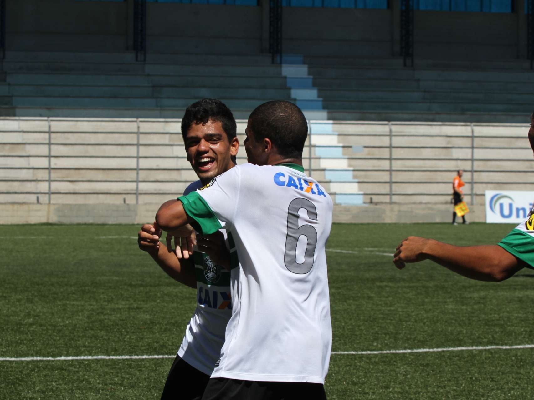 Galeria Coxa: Sub-20 segue 100%