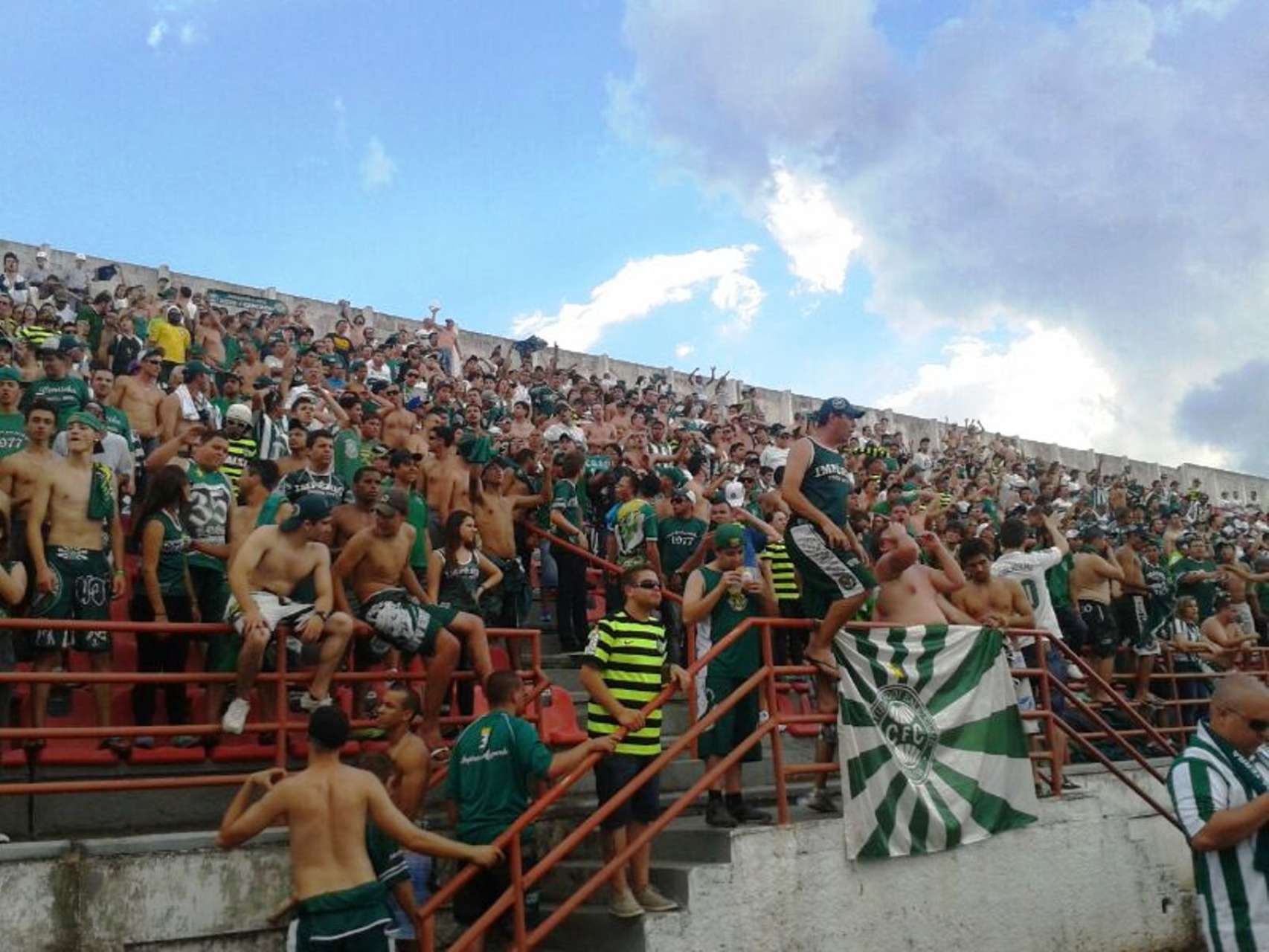 Torcida Coxa d� novo show
