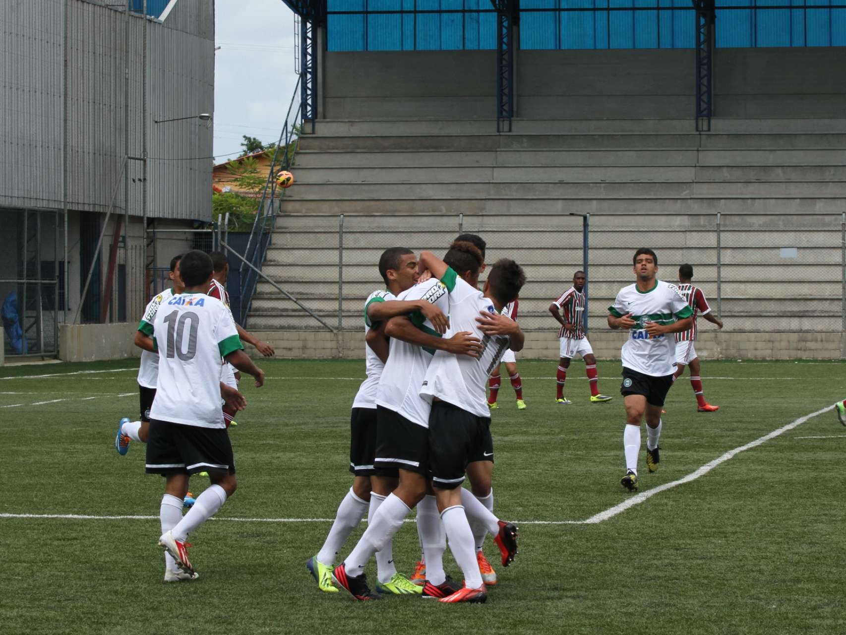 Coxa Sub-20 segue 100%