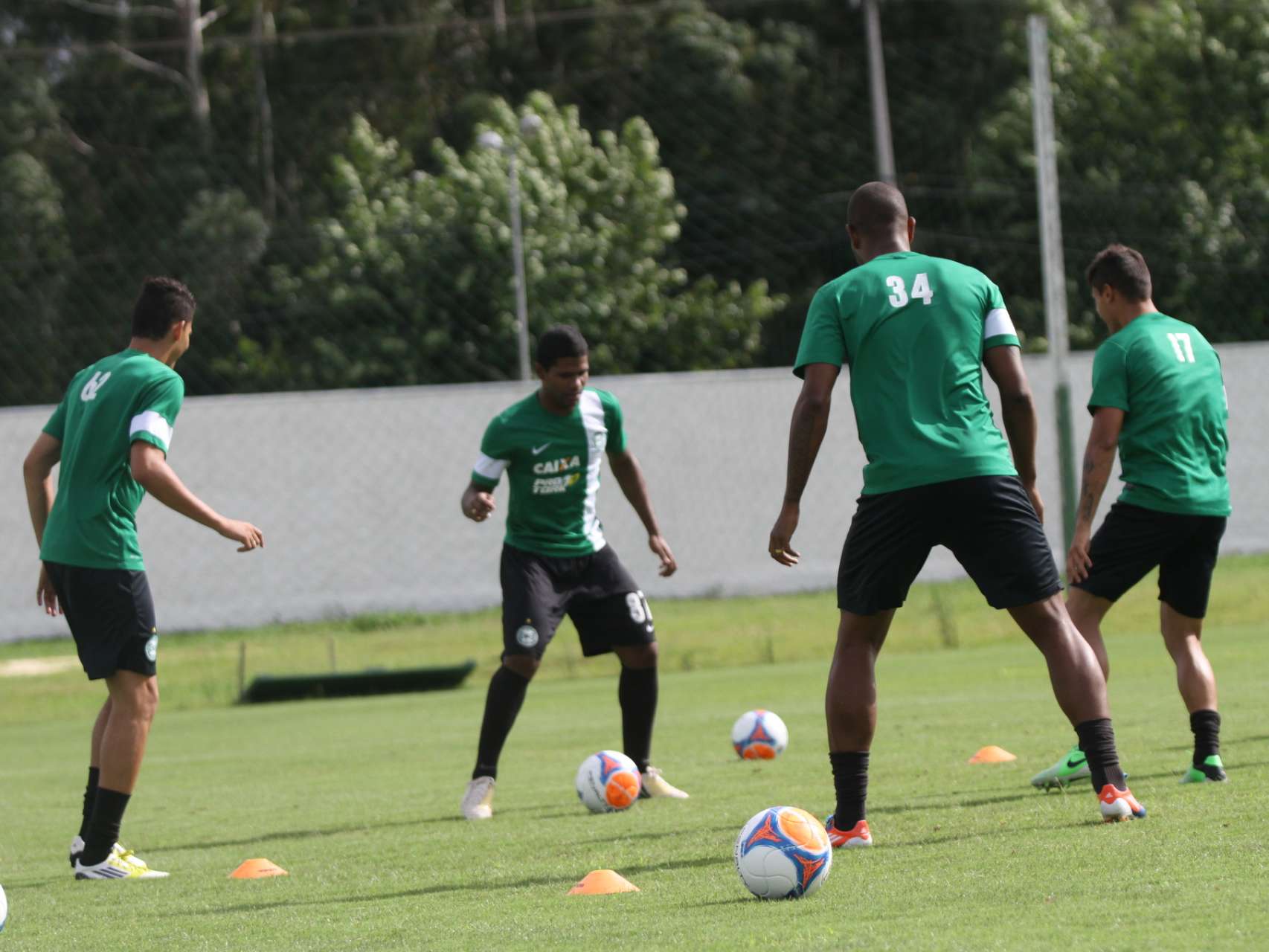 Coxa ter� jogo treino com J. Malucelli