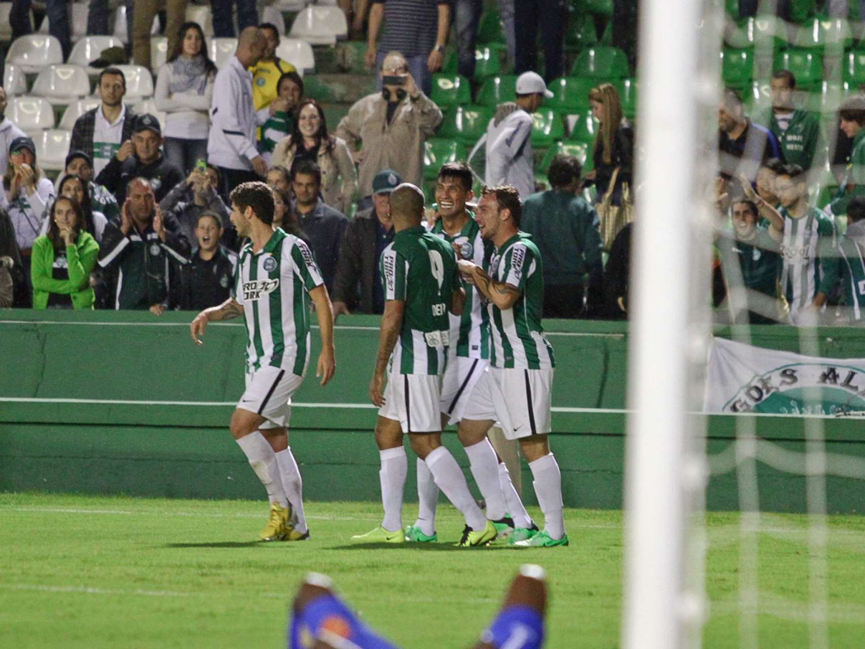 Coxa conta com for�a do elenco em momento importante  