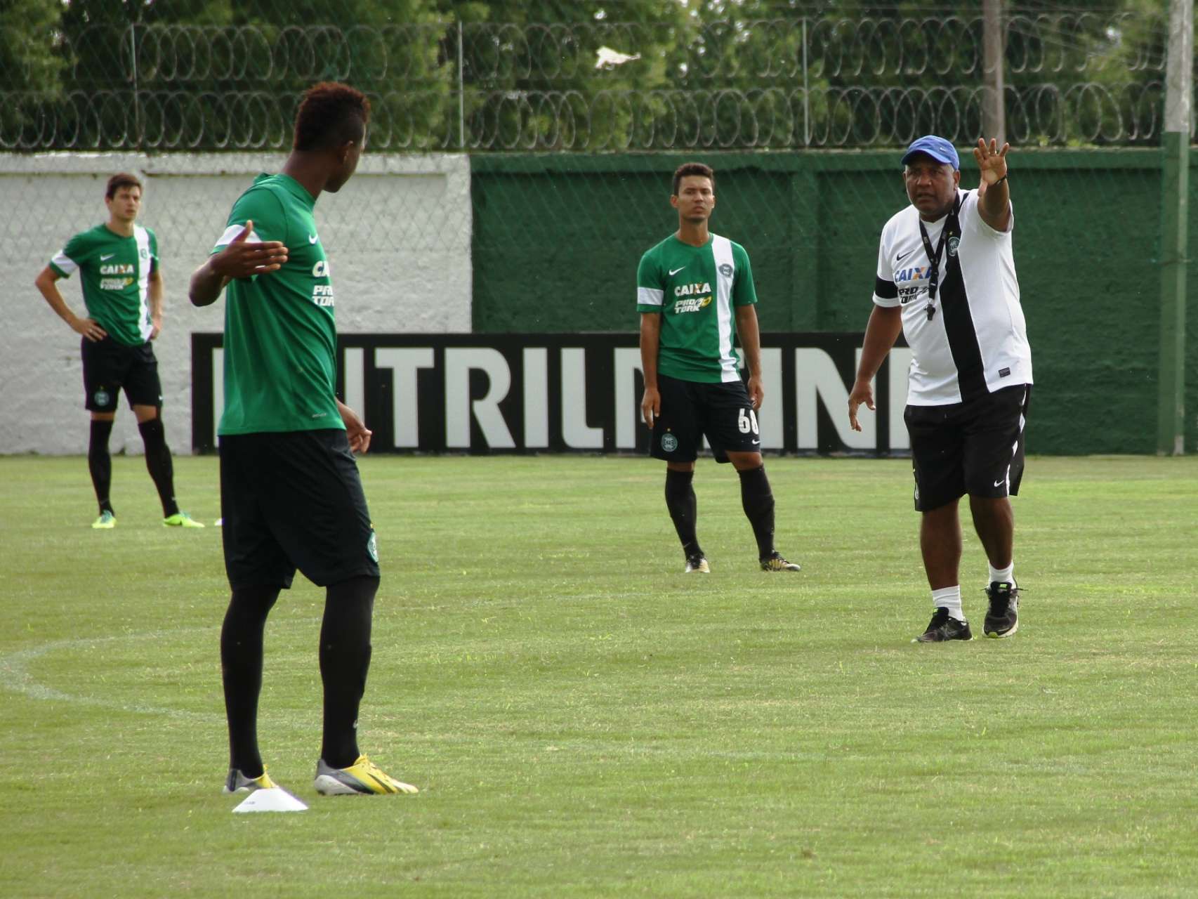 Coxa treina em dois per�odos