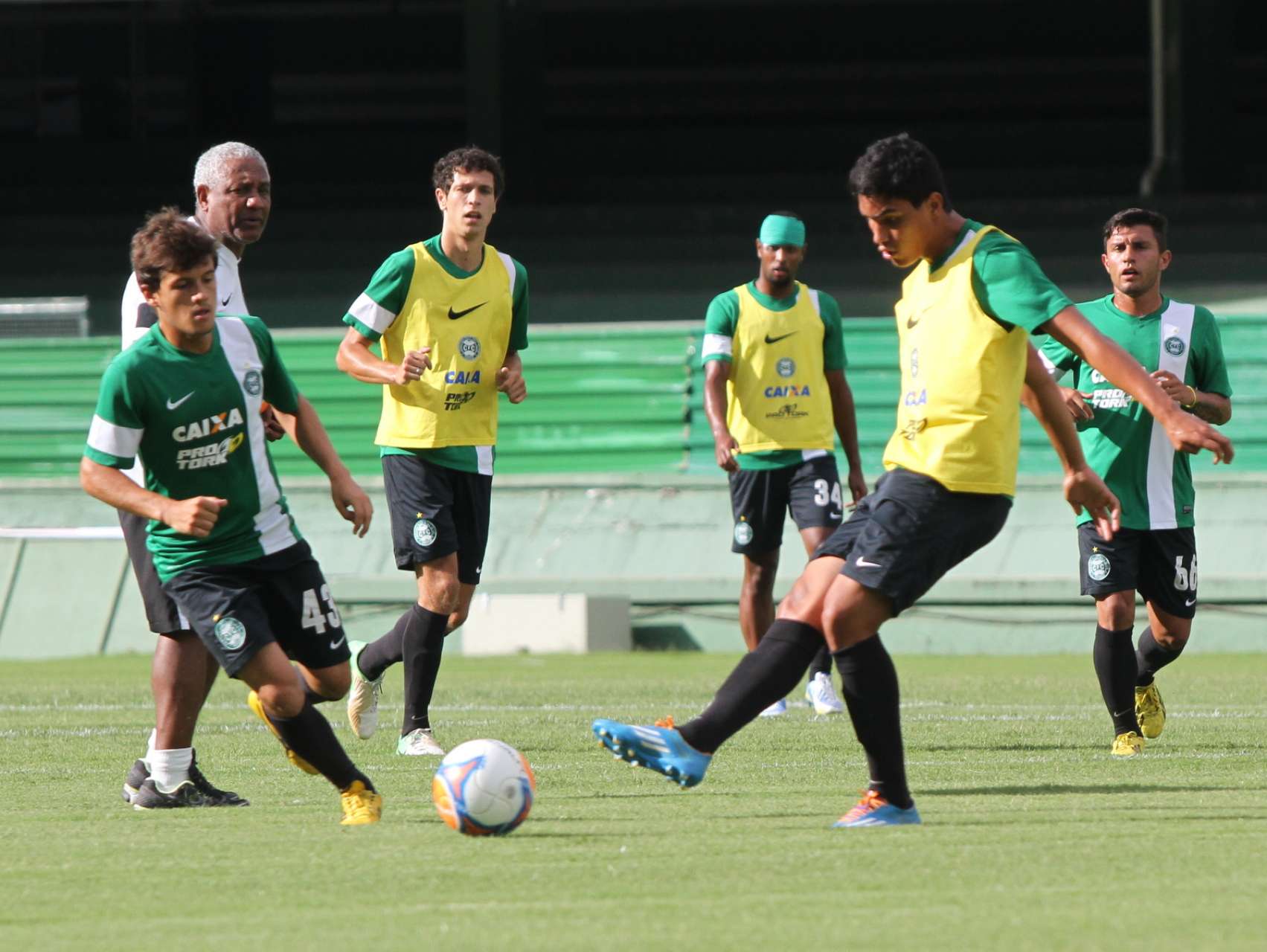 Coxa volta a trabalhar