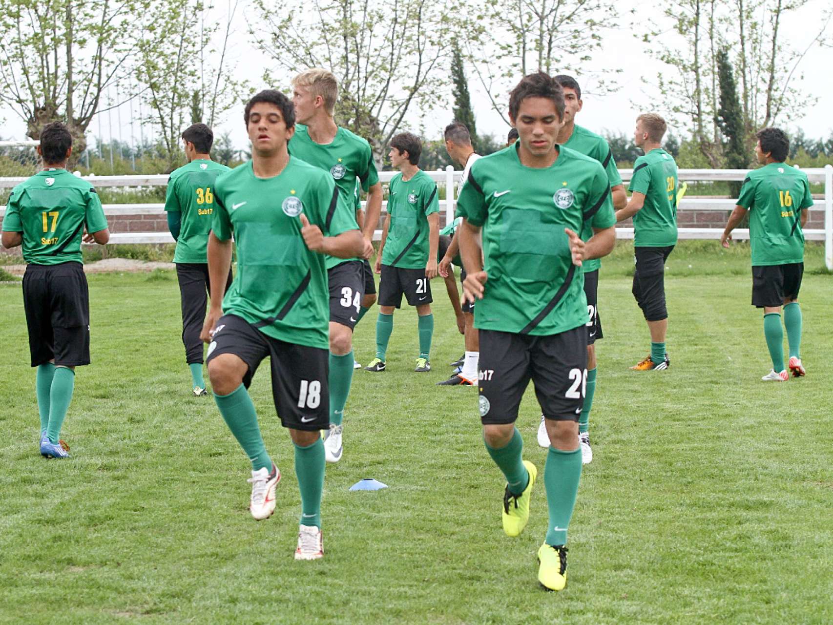 Coxa Sub-17 desembarca na It�lia