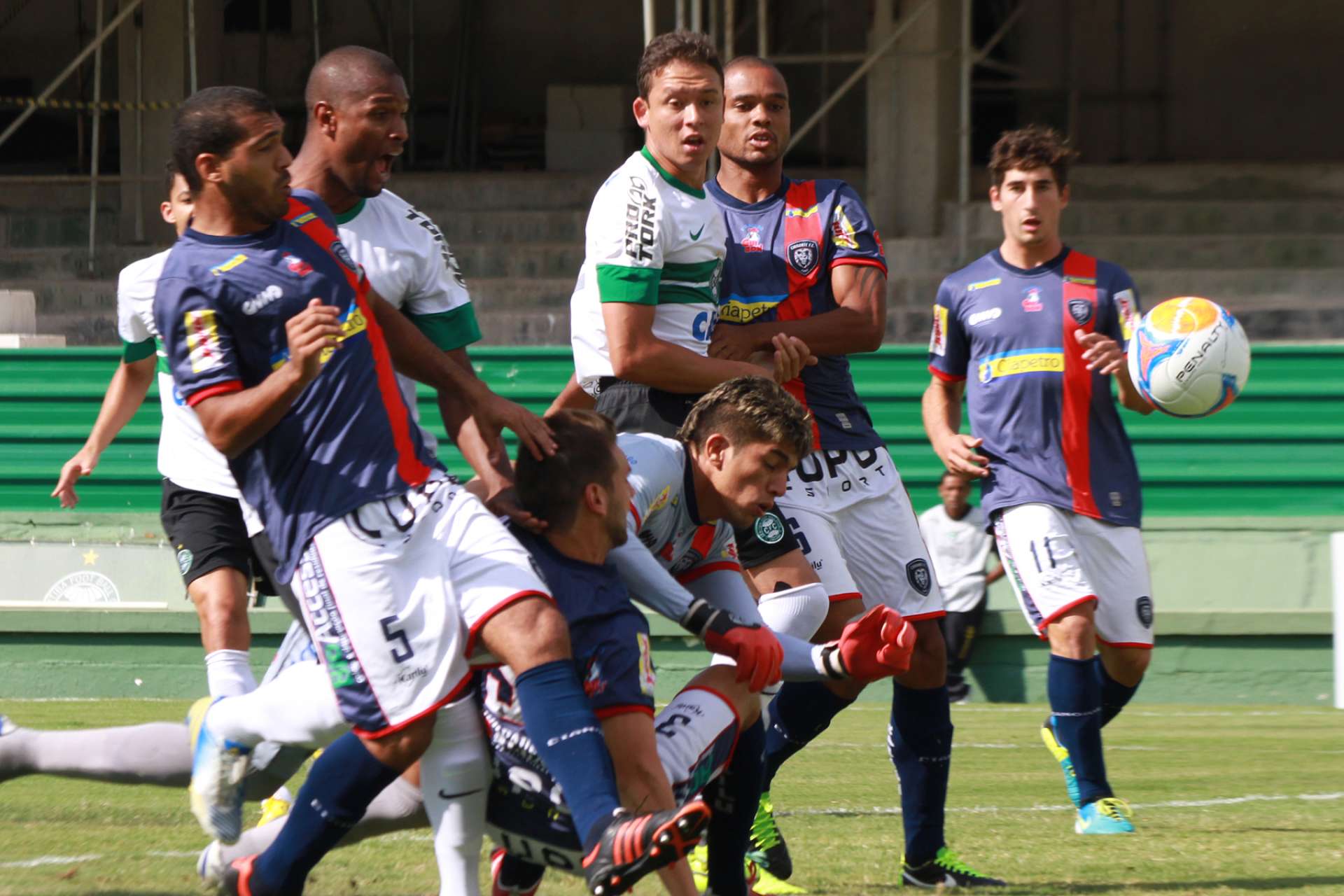 Elenco v� evolu��o mesmo com empate