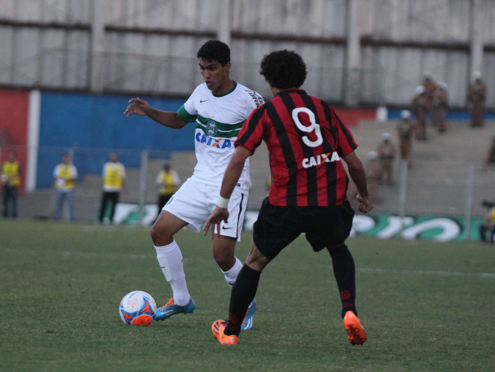 Coxa sofre rev�s