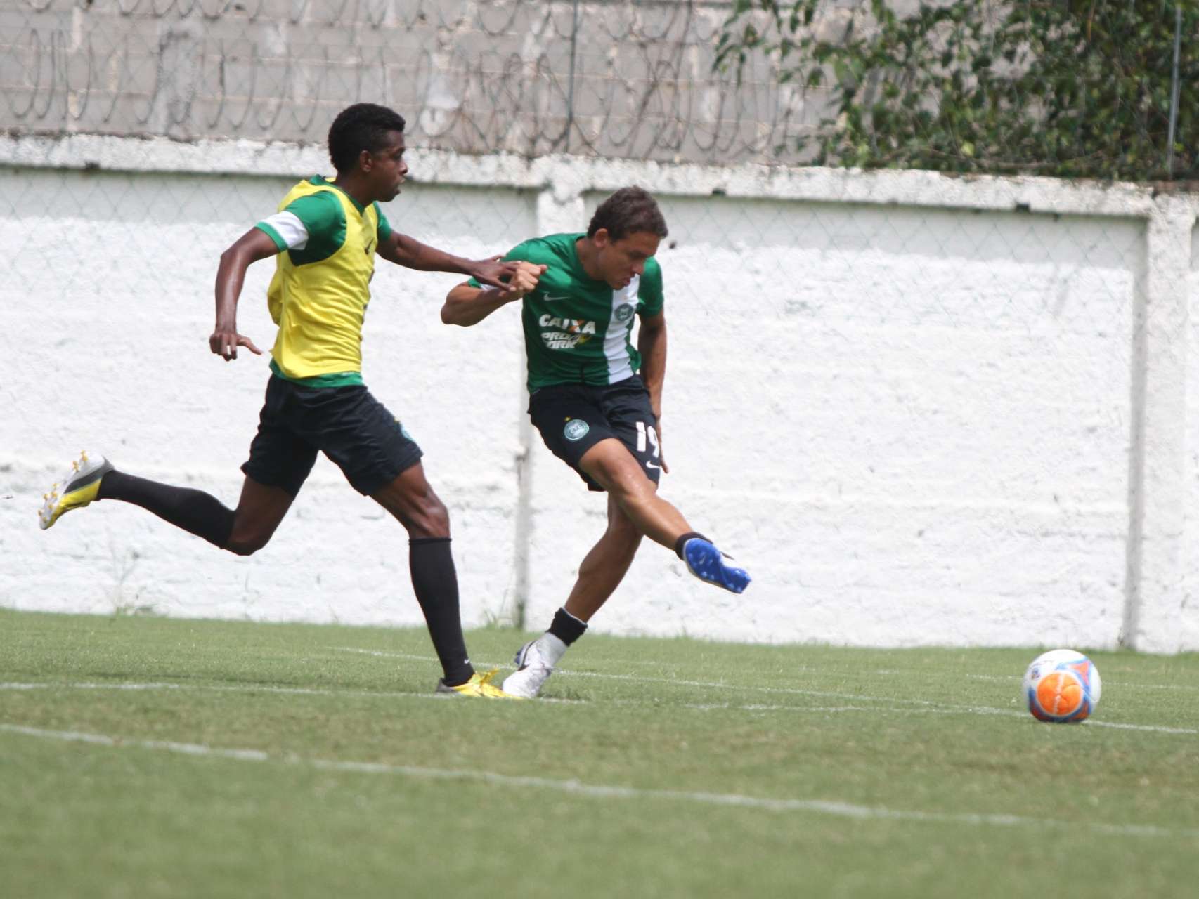 De olho no l�der
