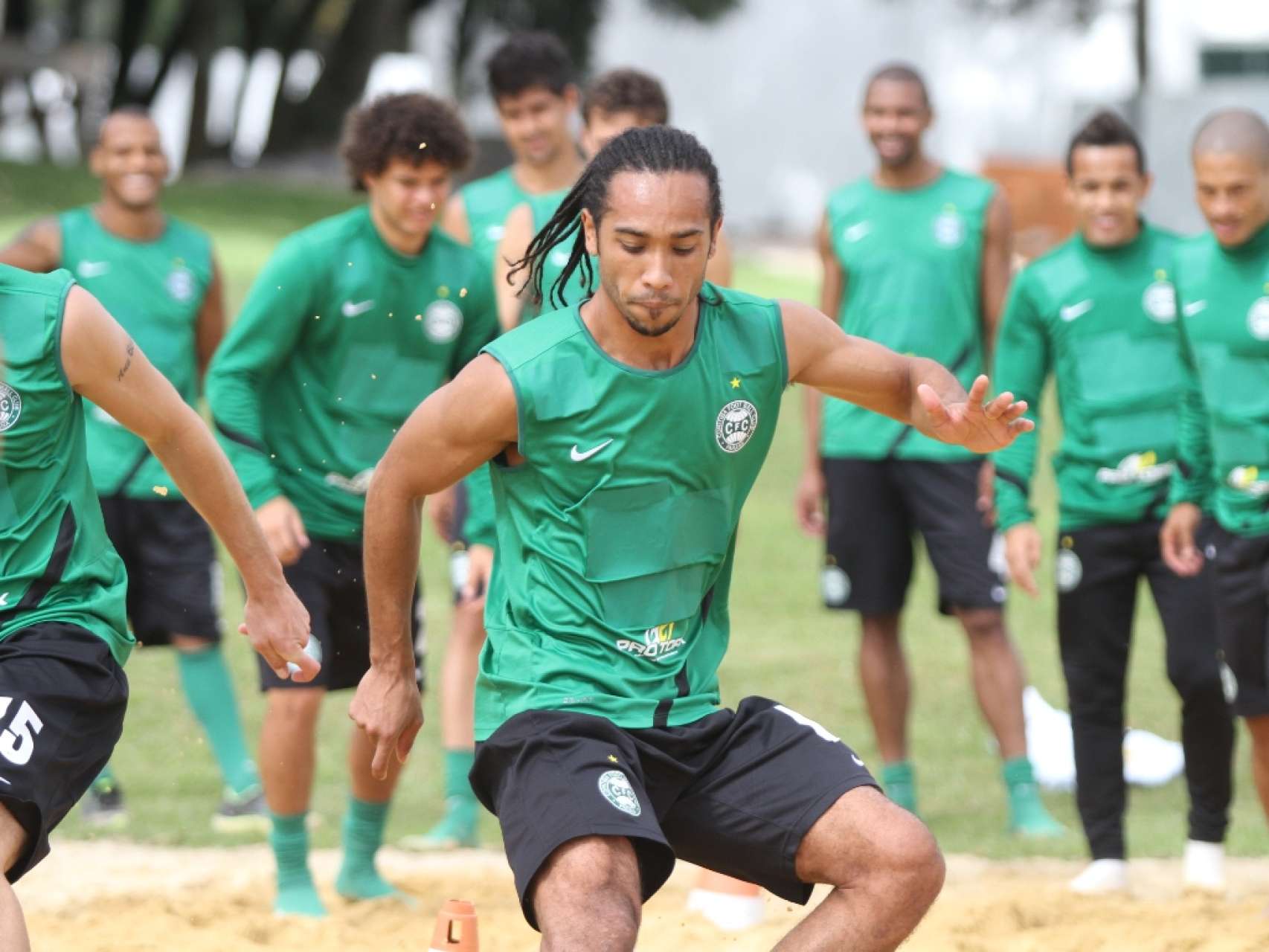 Everton Costa segue se preparando para voltar a campo