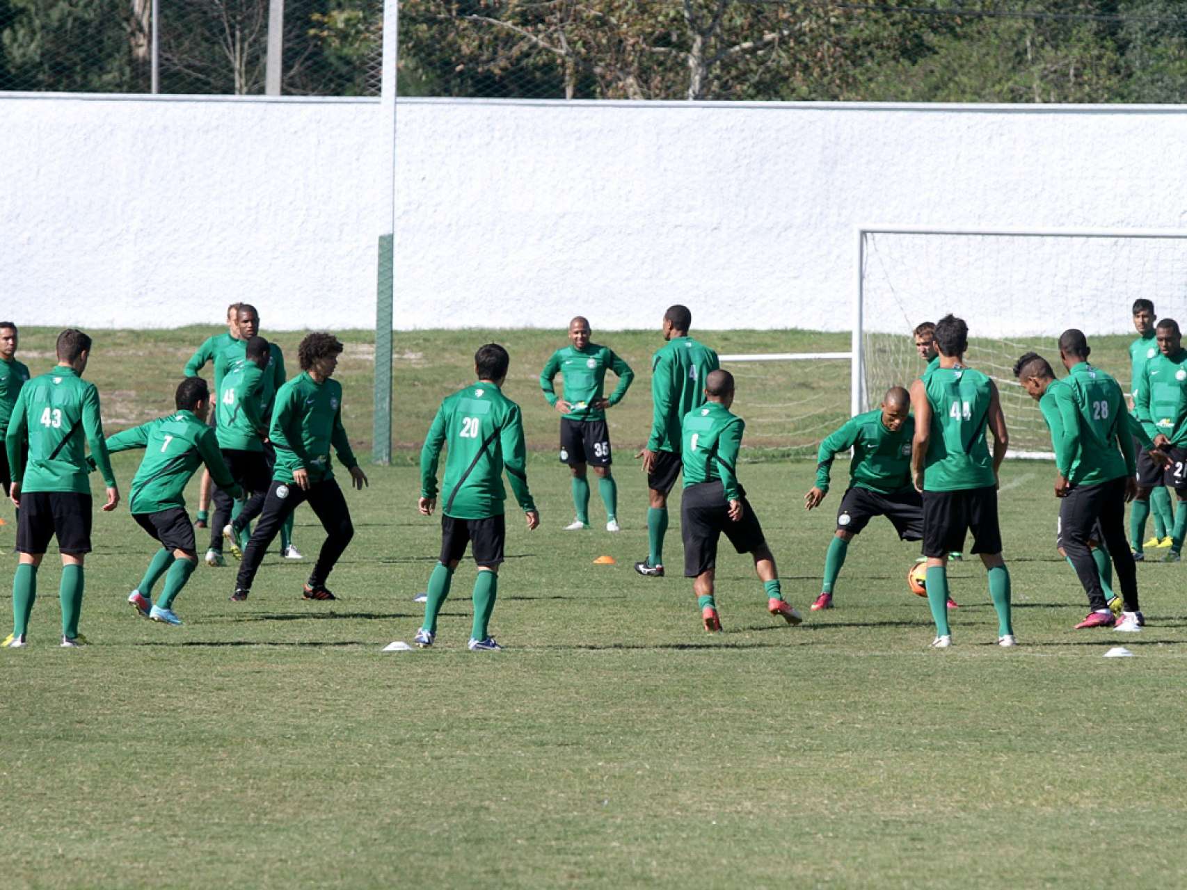 Coxa aproveita semana cheia