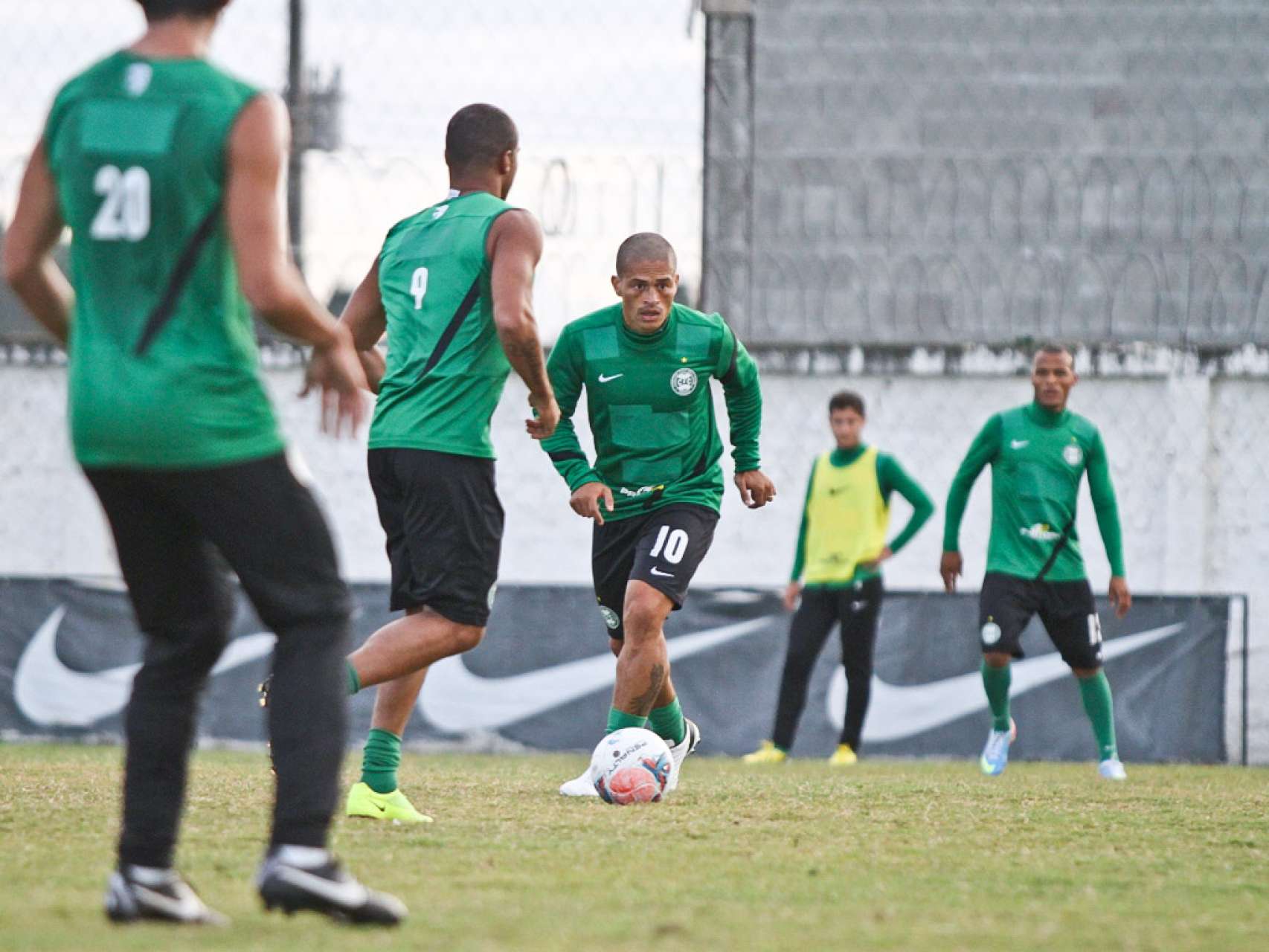 Coxa treina em dois per�odos