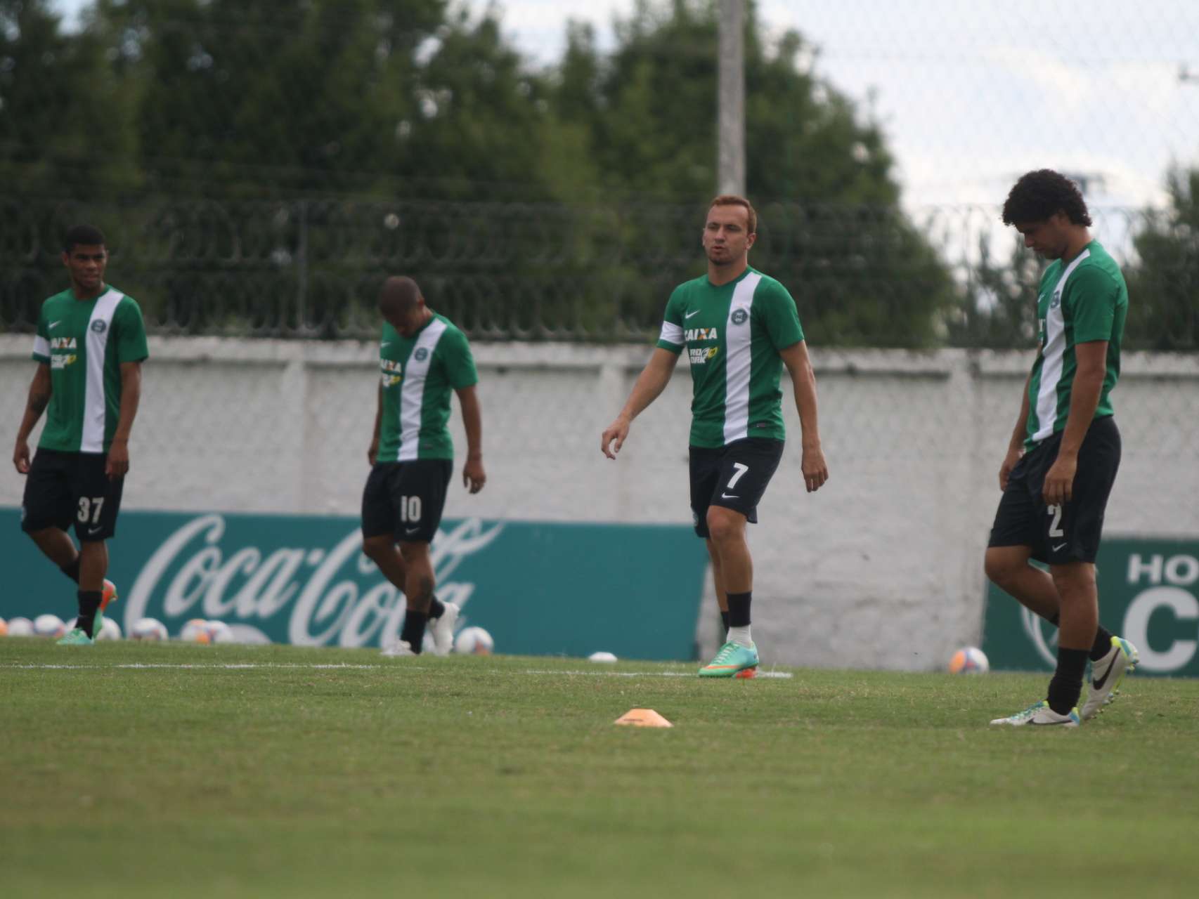 Z� Eduardo fica � disposi��o