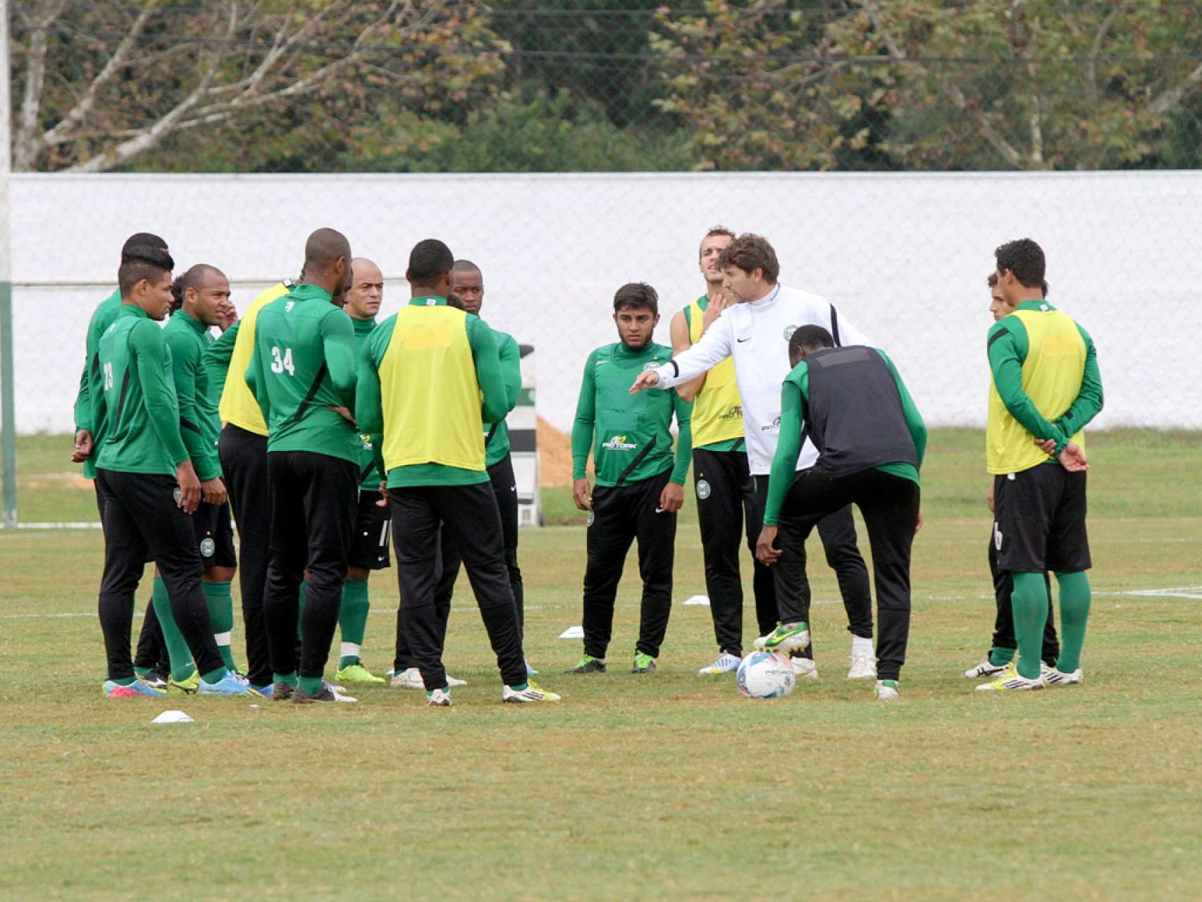 Galeria Coxa: Elenco se reapresenta no CT
