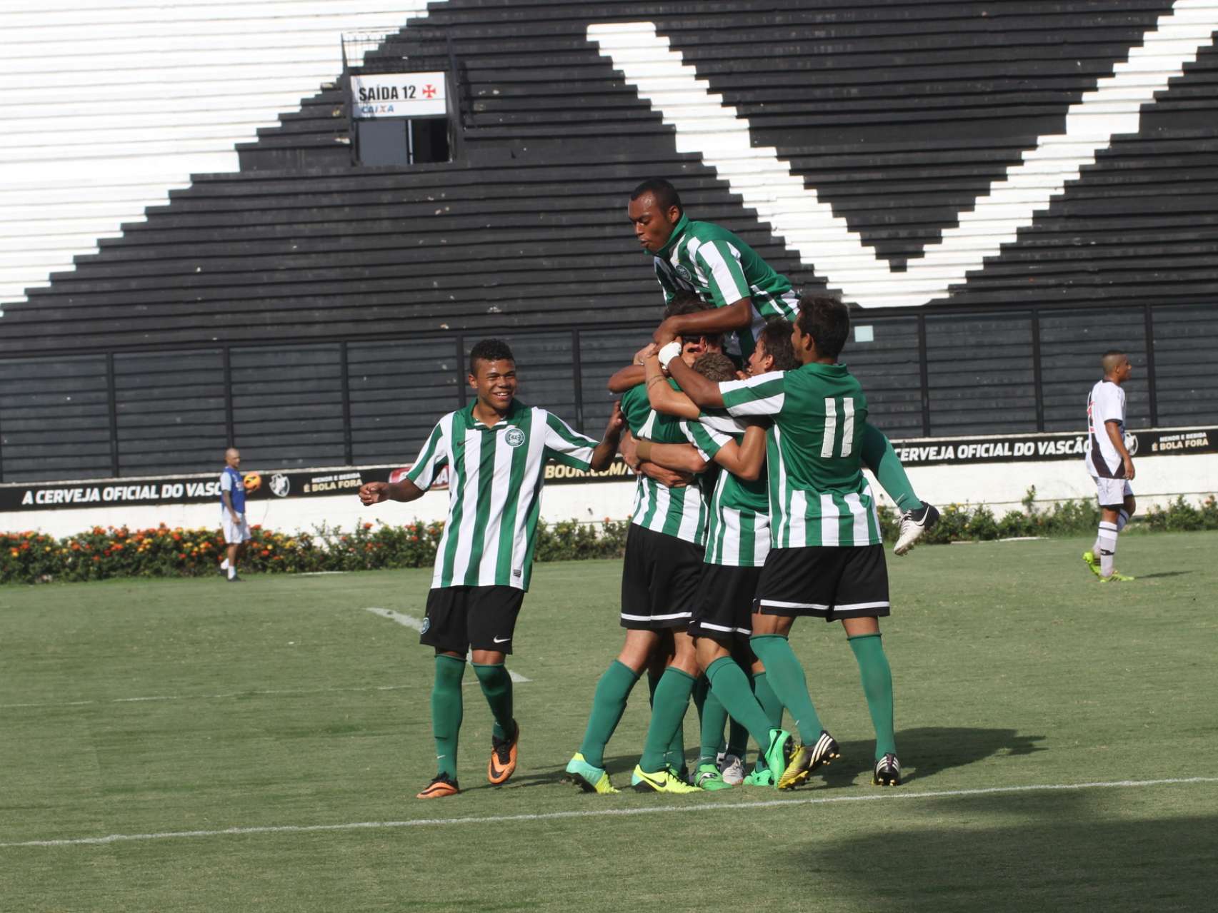 Sub-17 garante classifica��o