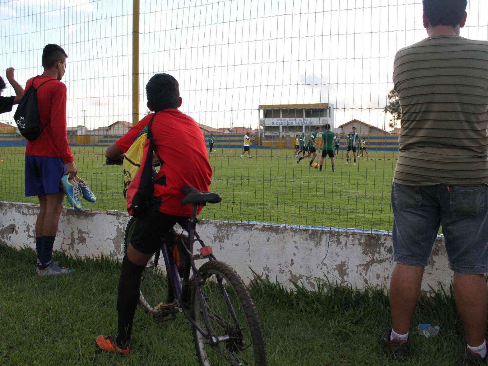 Torcida comparece ao treino