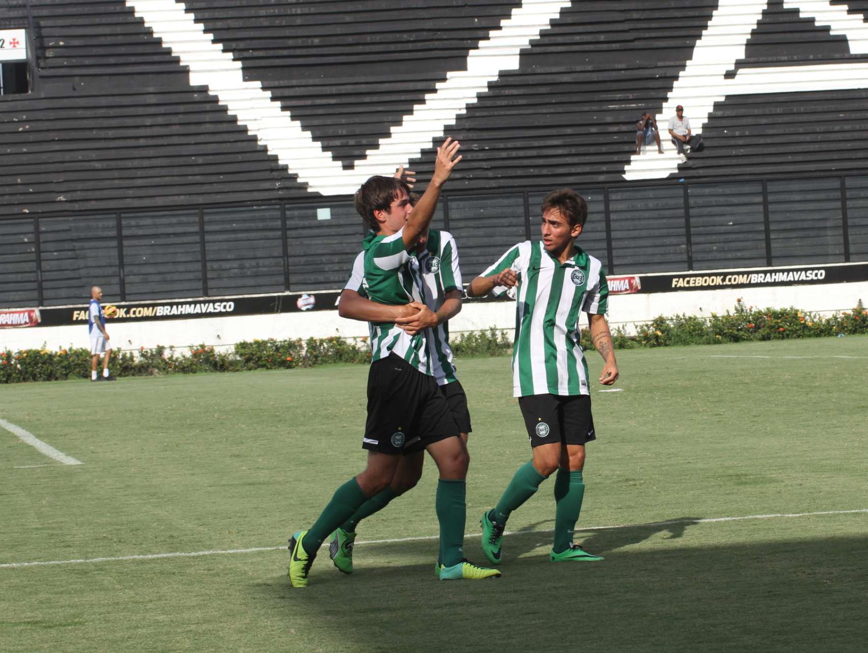 Galeria Coxa: Sub-17 avan�a na Copa do Brasil