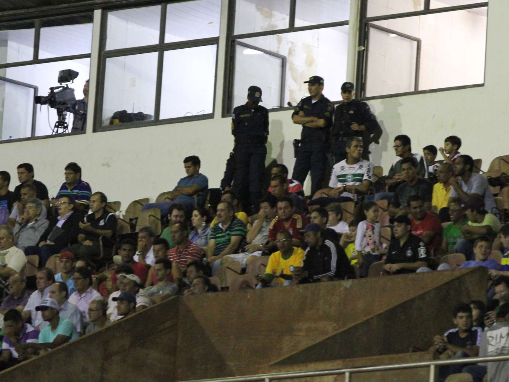 Torcida apoia o Coxa fora de casa