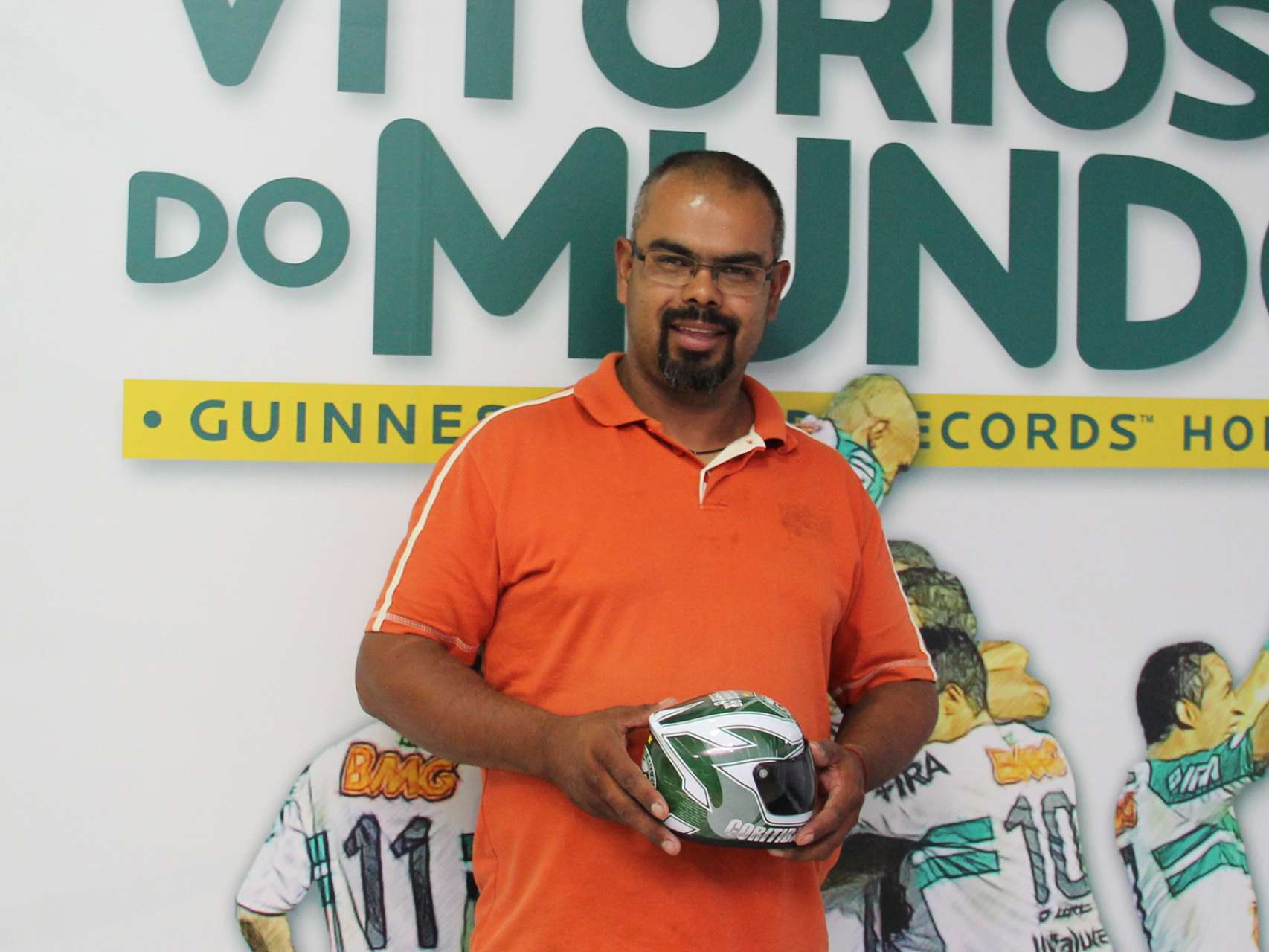 Novo s�cio recebe brinde