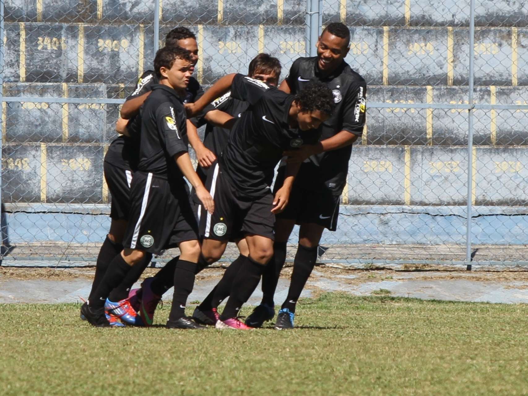 Coxa Sub-17 vence fora de casa