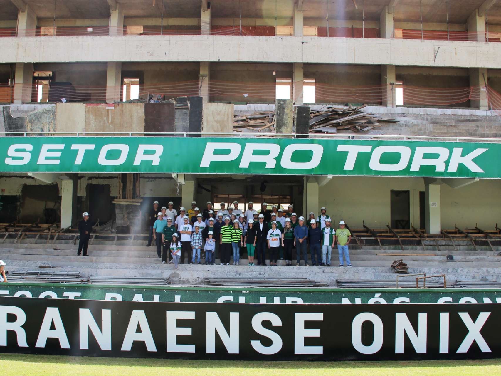 S�cios visitam obras do Setor Pro Tork