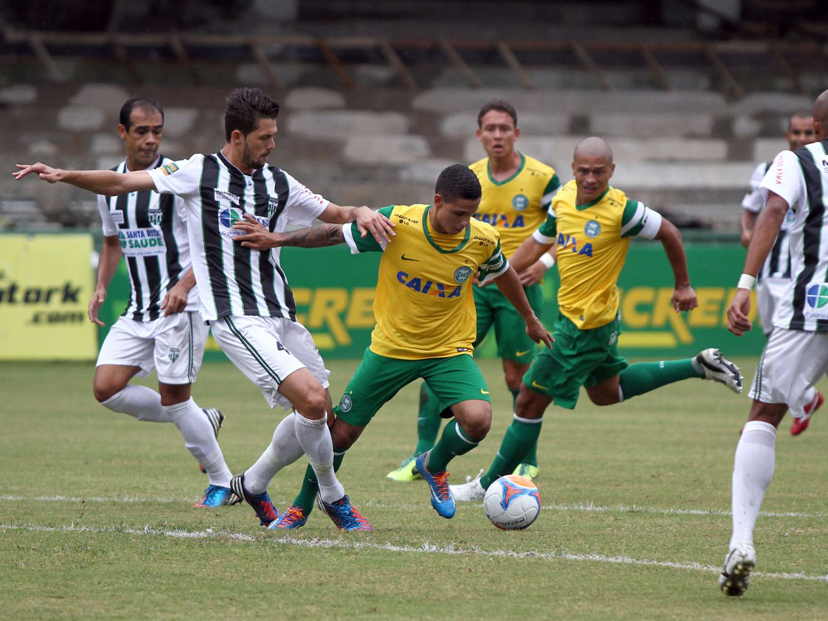 Coxa empata com o Maring�