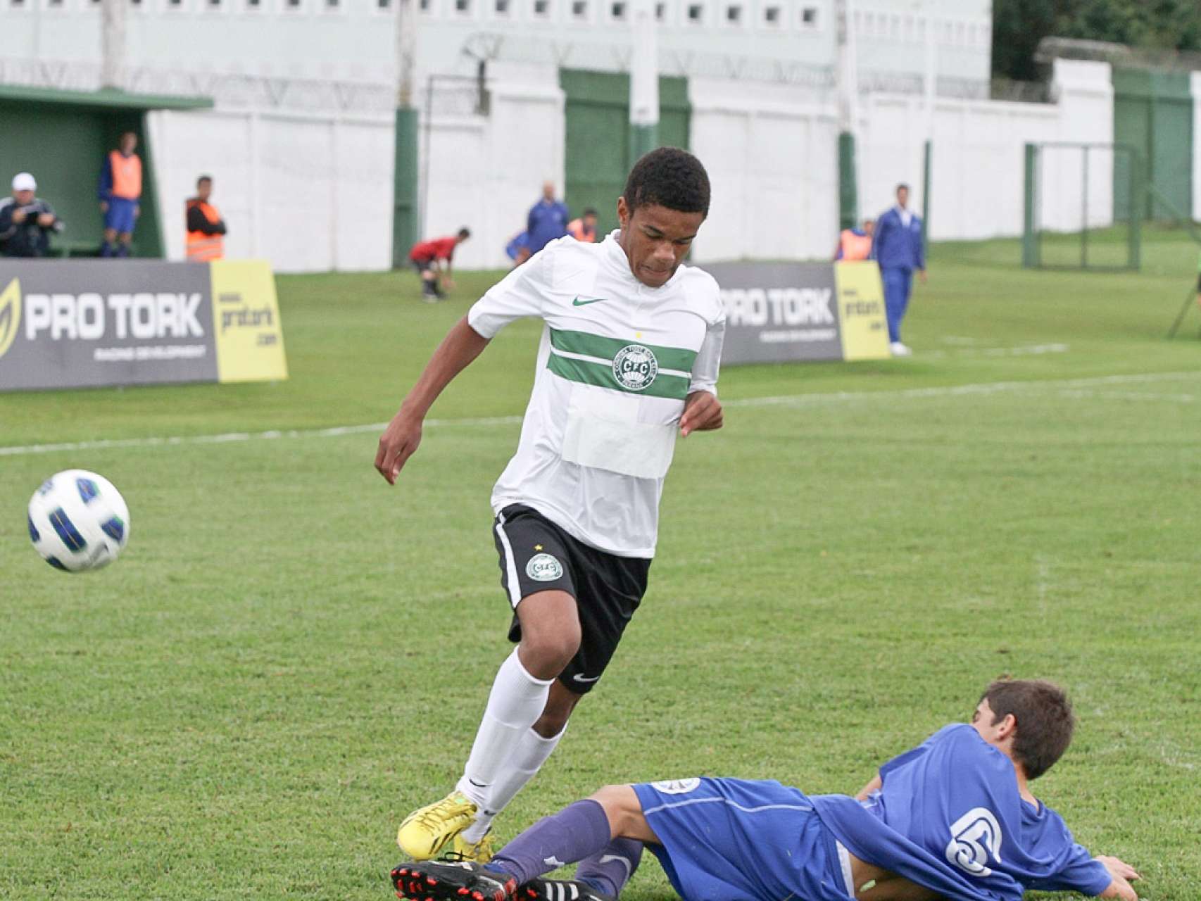 Coxa em campo pelos estaduais Sub-15 e Sub-17