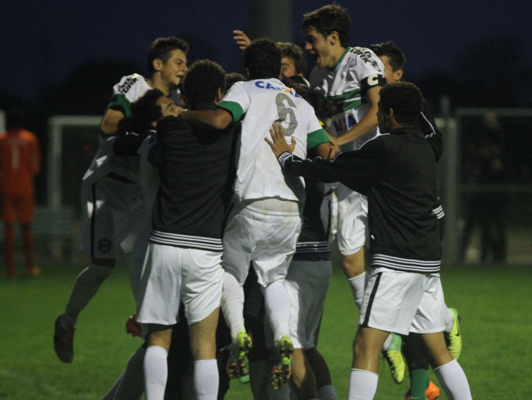 Coxa Sub-17 est� na semifinal