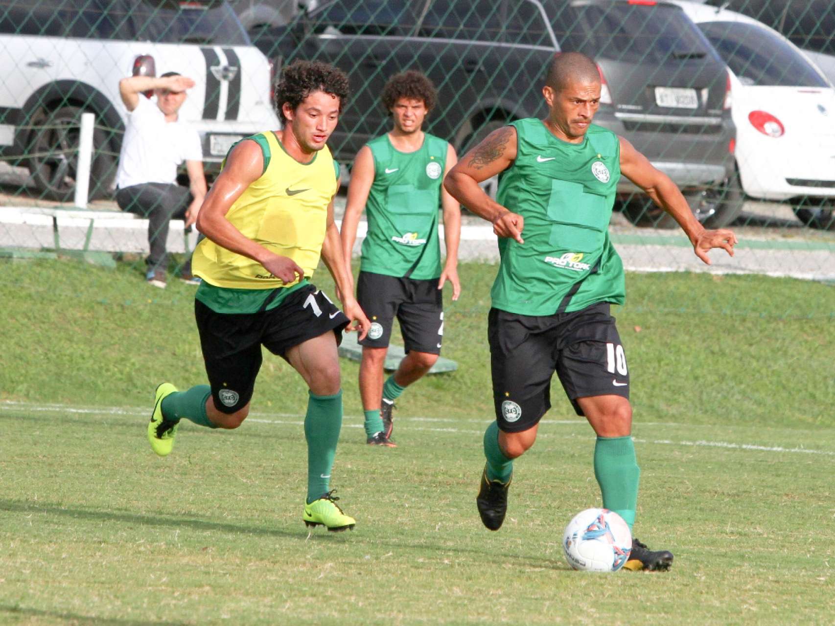 Alex n�o encara o Sousa