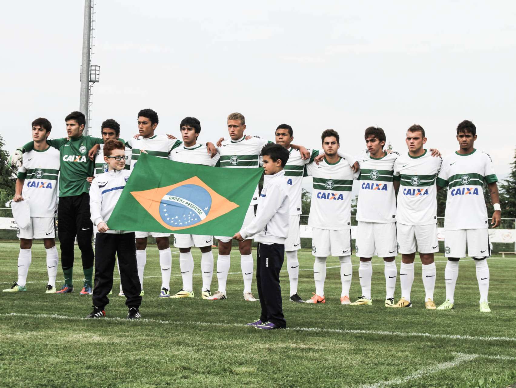 Coxa iguala Real Madrid e Cruzeiro