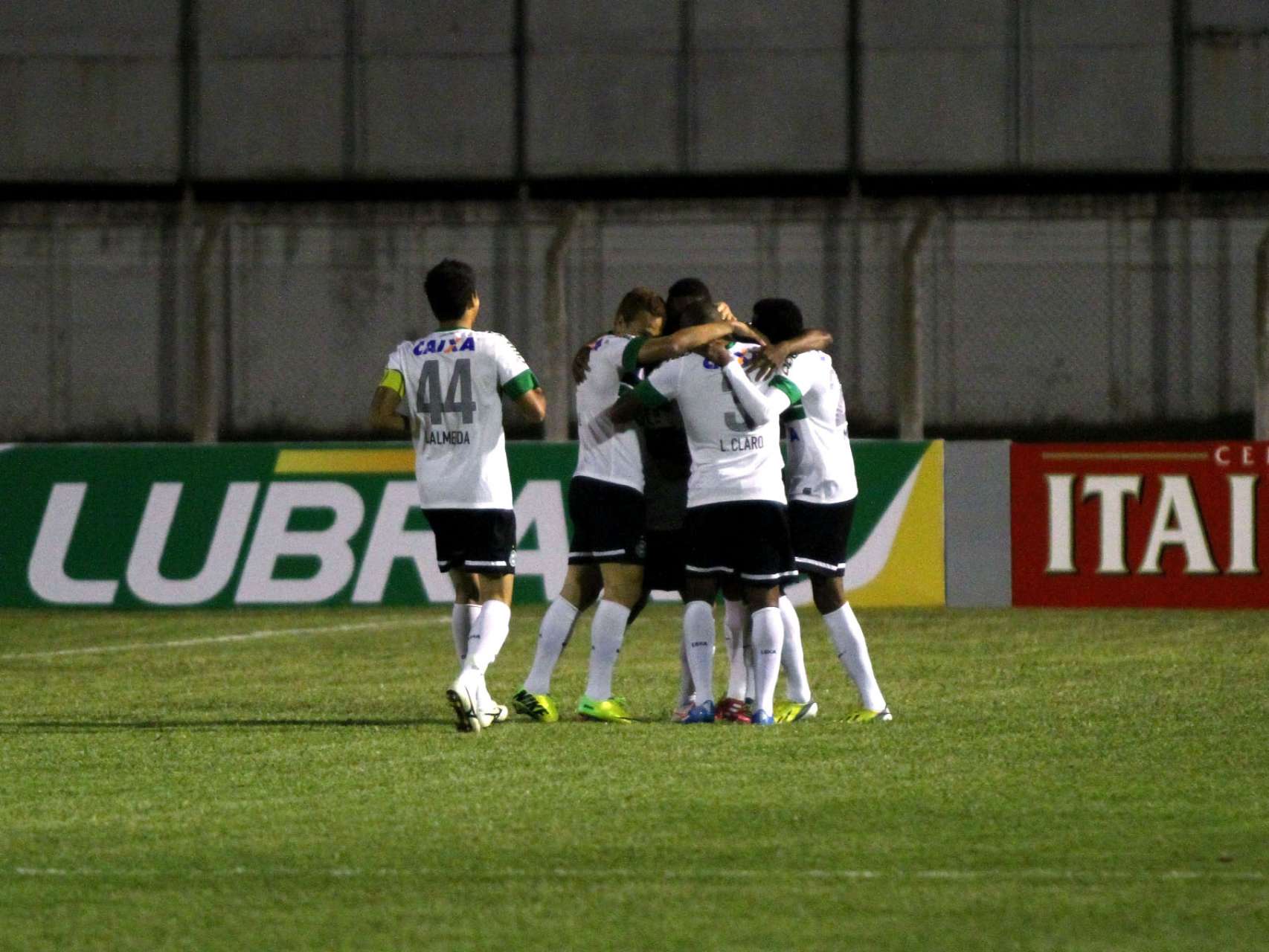 Coxa avan�a na Copa do Brasil