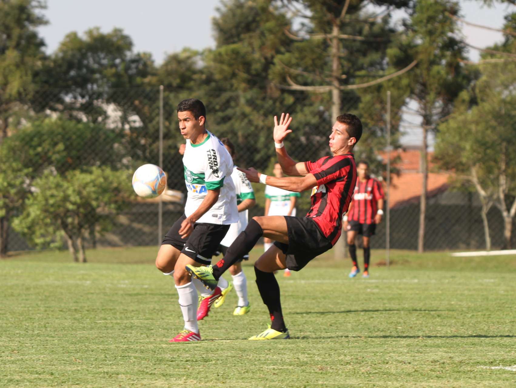Sub-18 sofre derrota