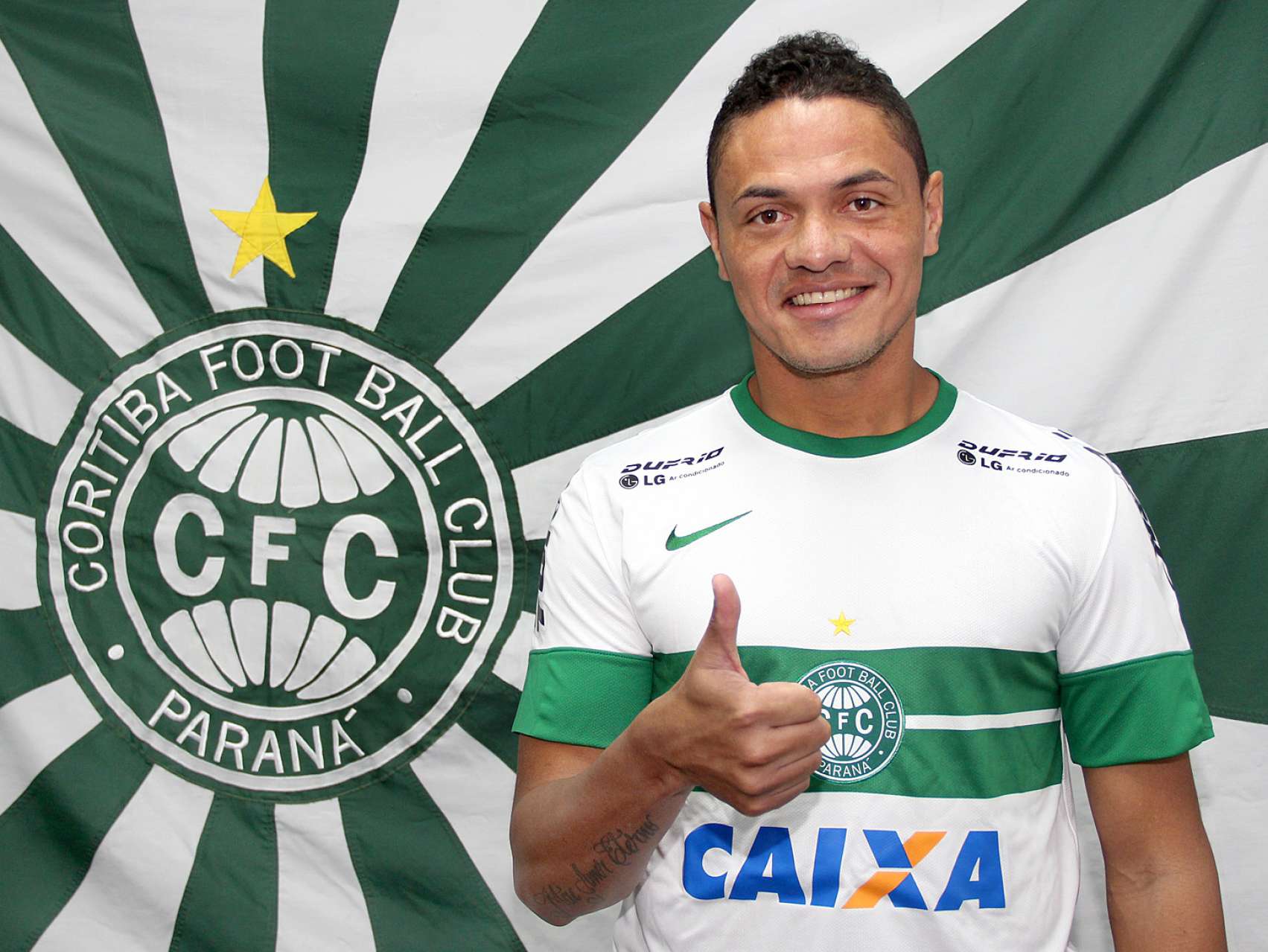 Coritiba confirma H�lder