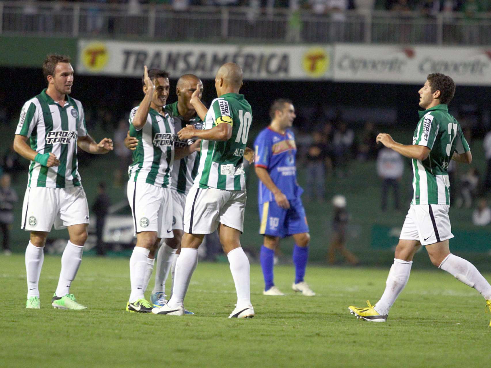 De goleada, Coxa vence o Rio Branco 
