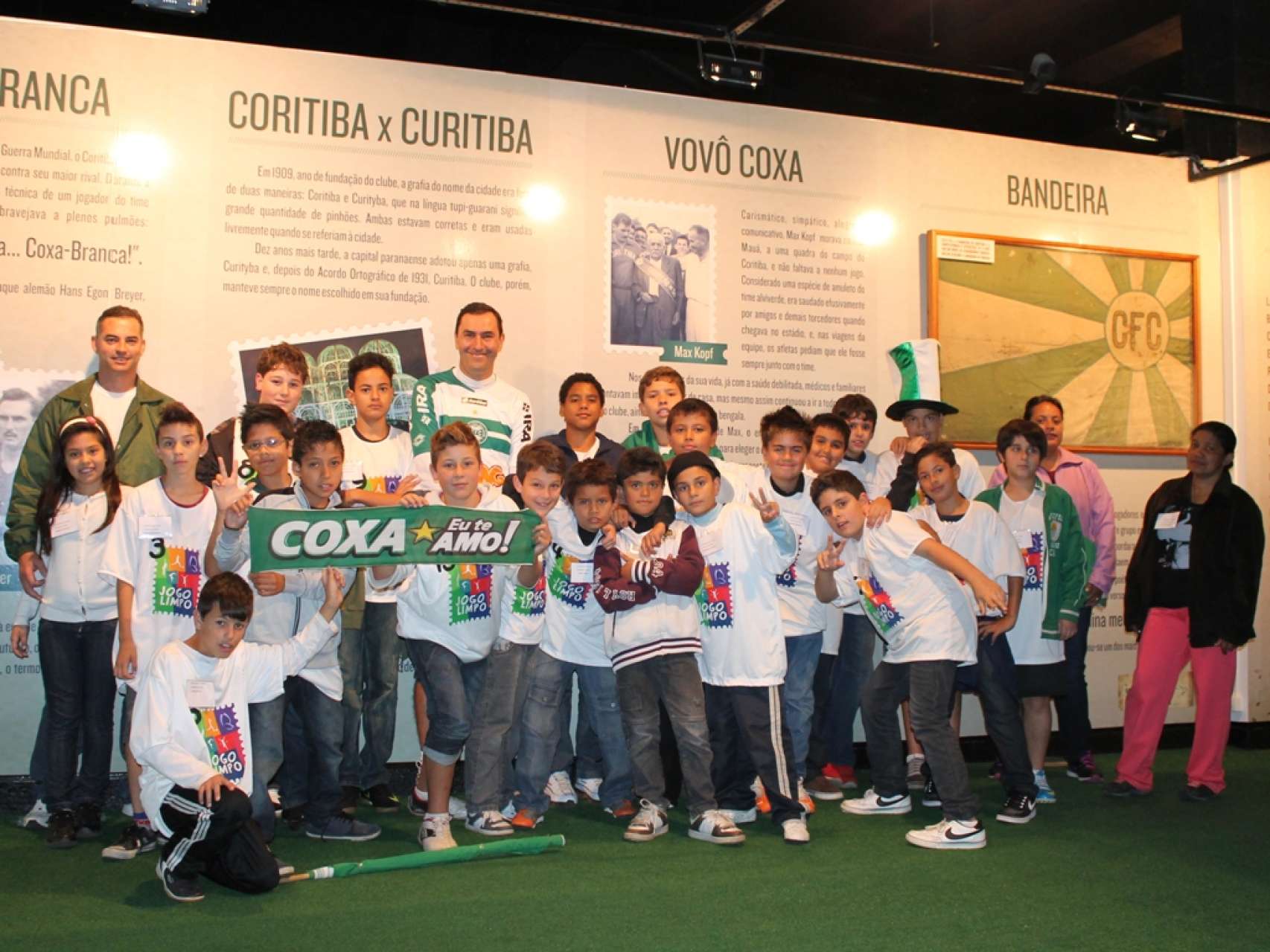 Coritiba Retribui traz crian�as para visitar o Couto em dia de jogo