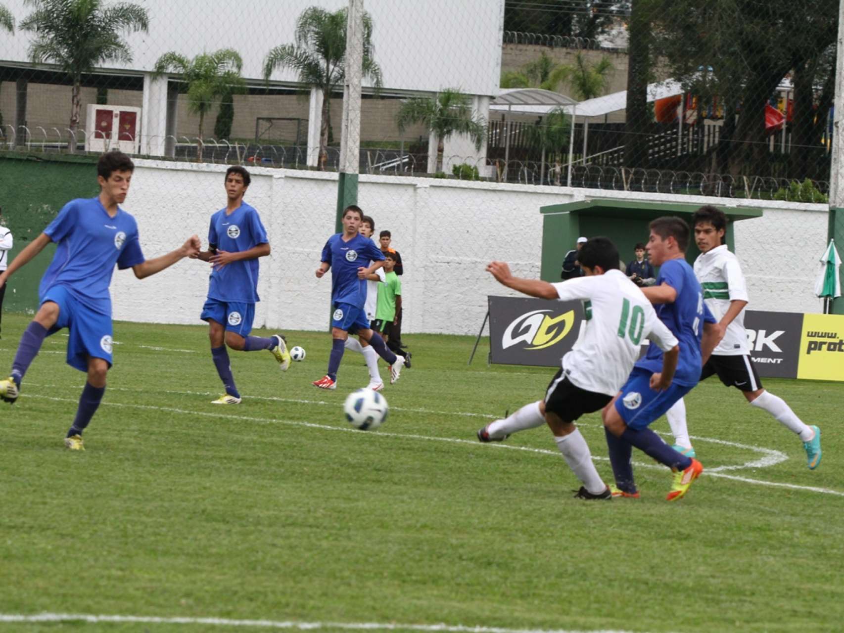 Coxa Sub-15 vence na estreia