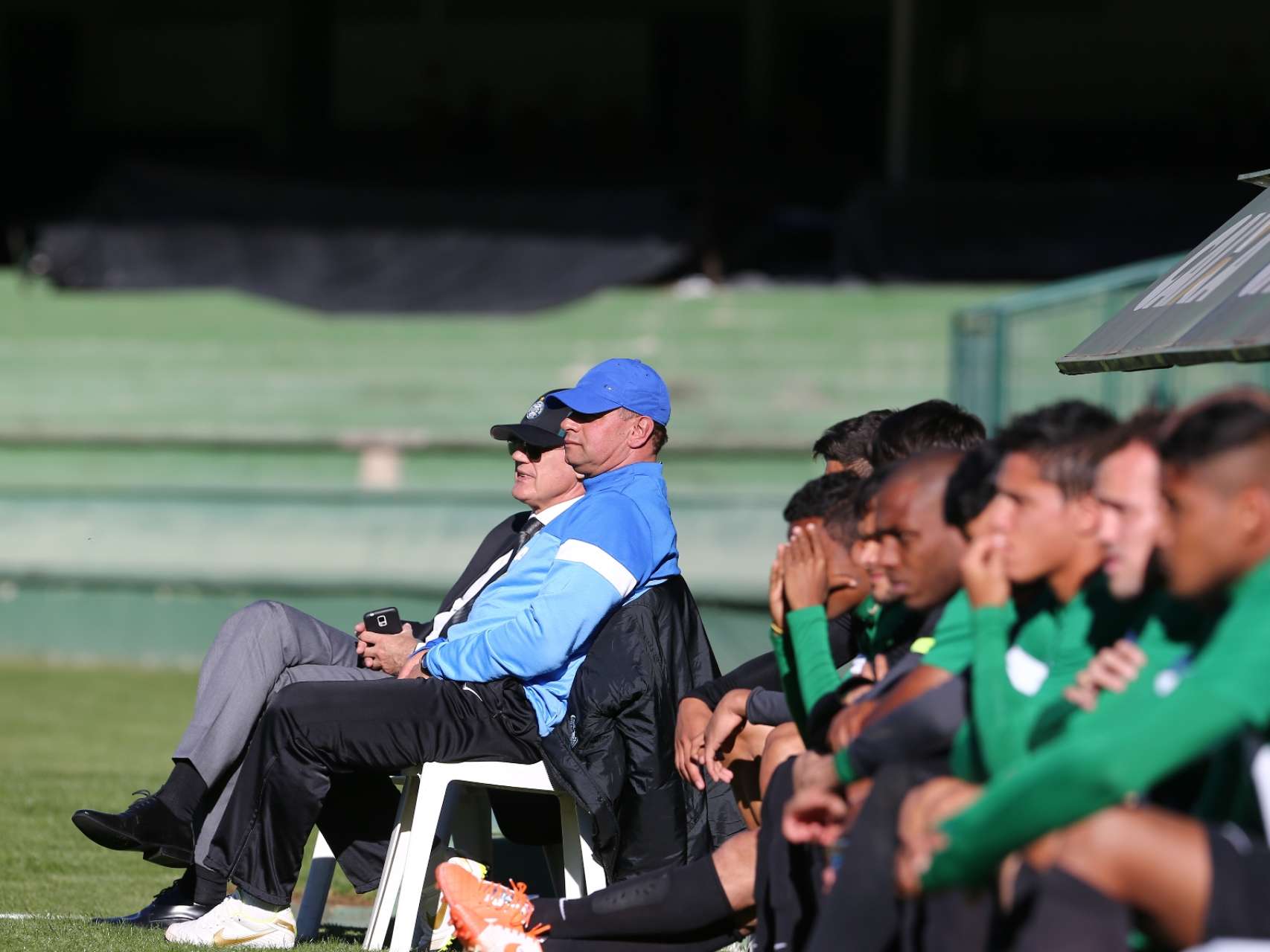 Vilson acompanha jogo treino