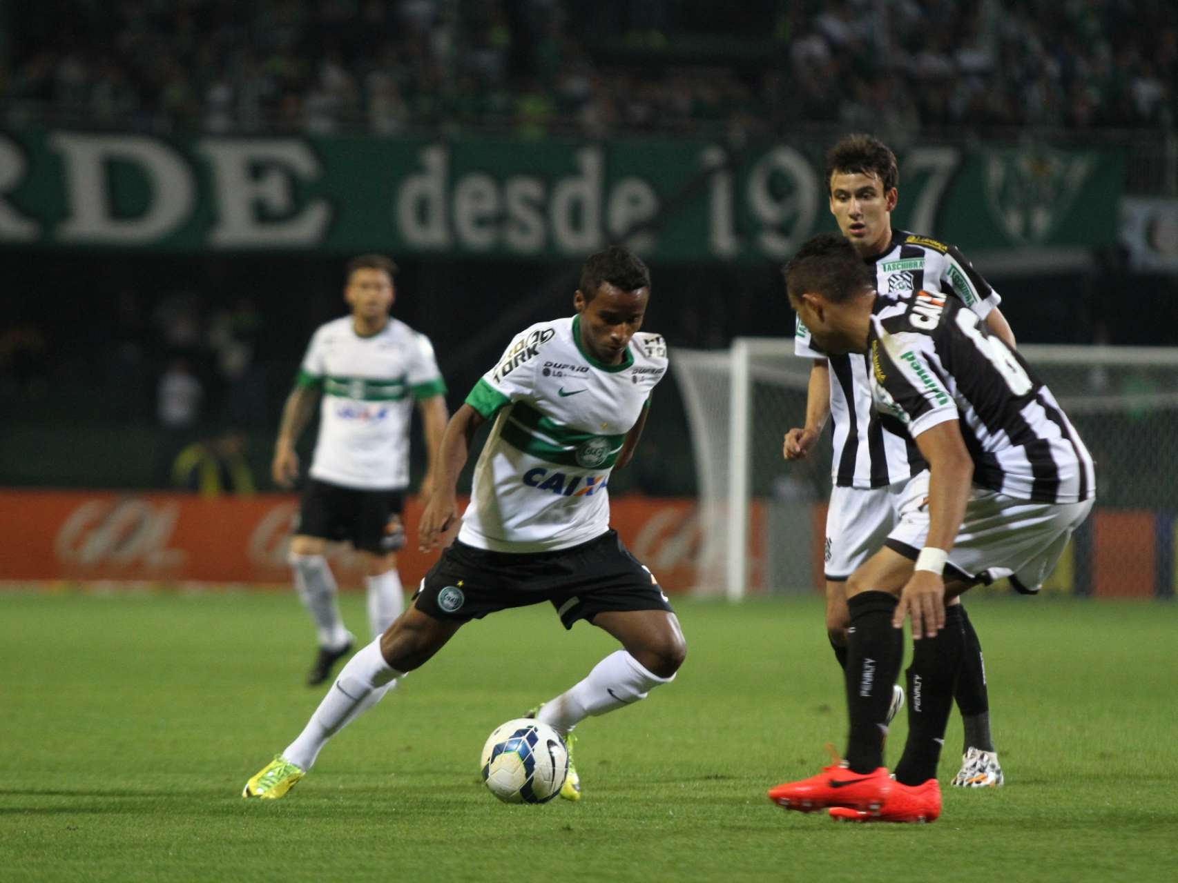 Coxa perde para o Figueirense