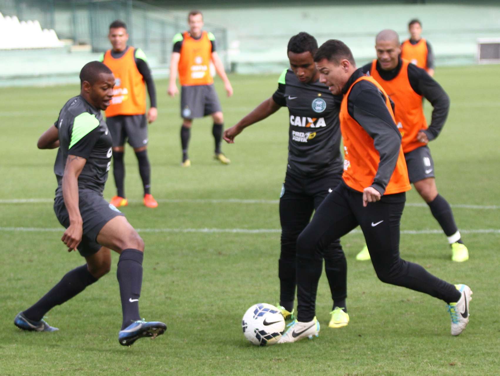 Coxa embarca para Volta Redonda