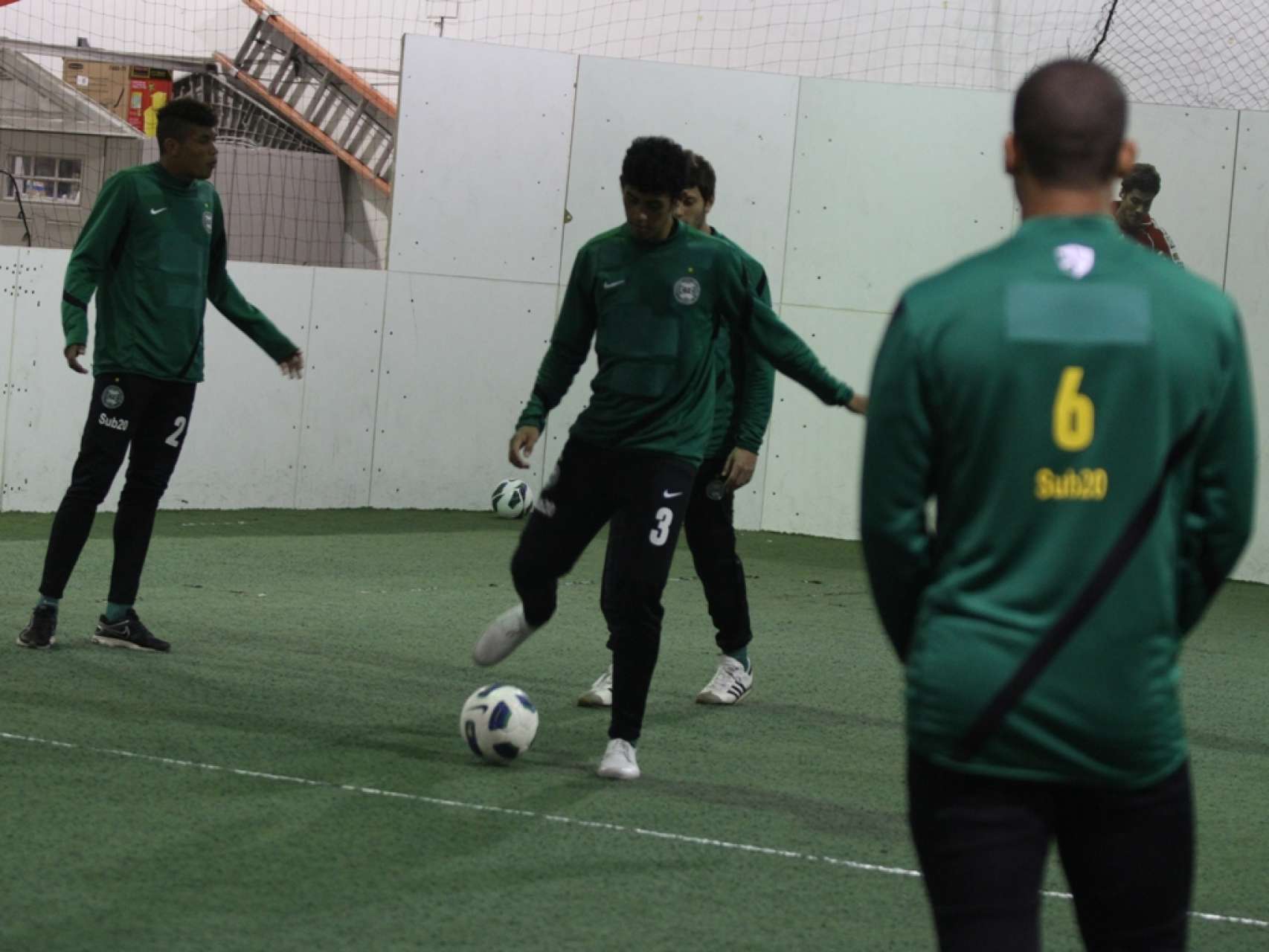 Imagens da prepara��o do Coxa Sub-15
