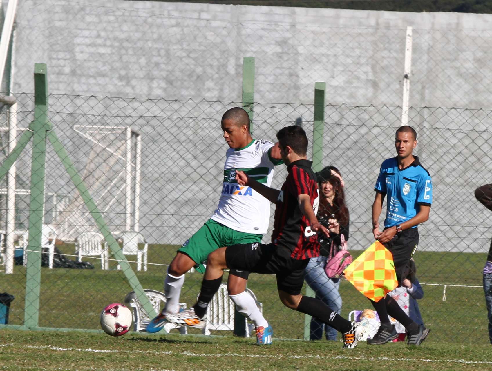 Sub-15 sofre rev�s no cl�ssico