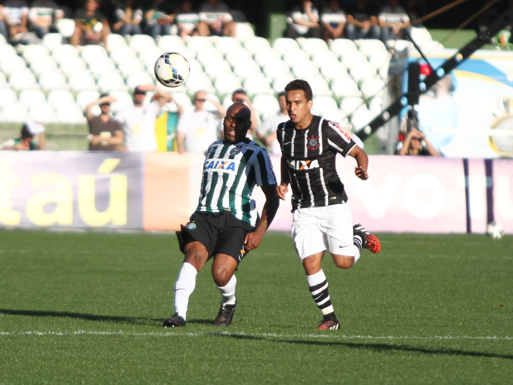 Luccas Claro puxa a fila dos pi�s