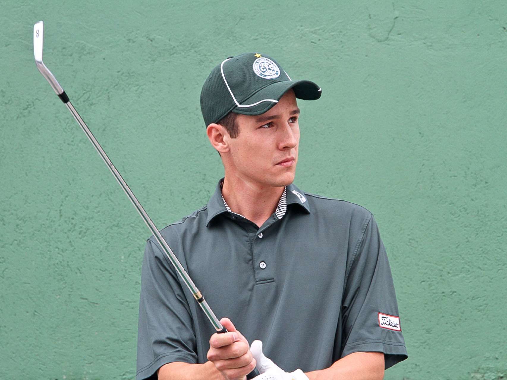Golfista realiza �tacada� diferente no Couto Pereira
